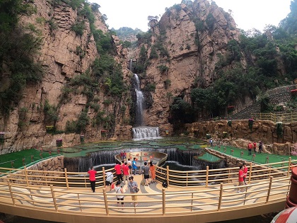 登顶石林峡，体验玻璃栈道------伟杰信8月登山之旅